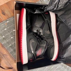 Nike Air Jordan 1 Retro Mid Bred Black Red Sneakers Mens Size 8.5